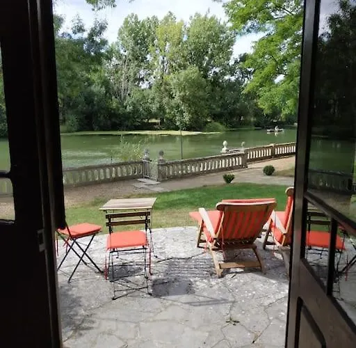 Вилла Maison De Famille De Charme En Pleine Nature En Bord De Riviere A 20 Min D'angers