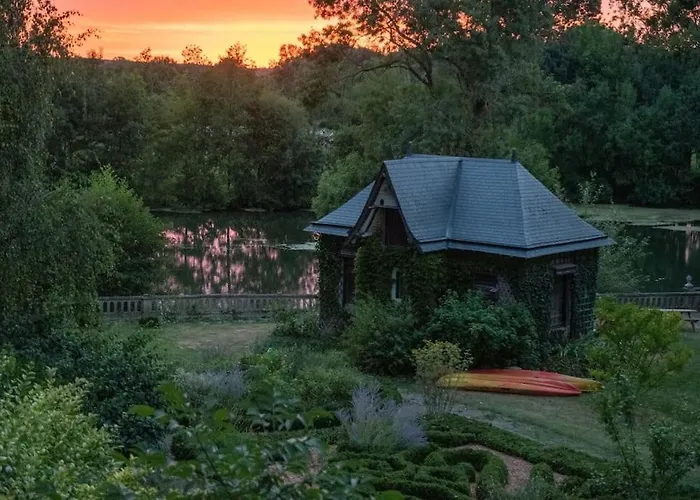 Maison De Famille De Charme En Pleine Nature En Bord De Riviere A 20 Min D'angers Seiches-sur-le-Loir