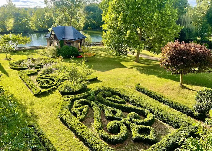 Maison De Famille De Charme En Pleine Nature En Bord De Riviere A 20 Min D'angers Villa *