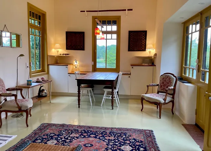 Maison De Famille De Charme En Pleine Nature En Bord De Riviere A 20 Min D'angers Villa *